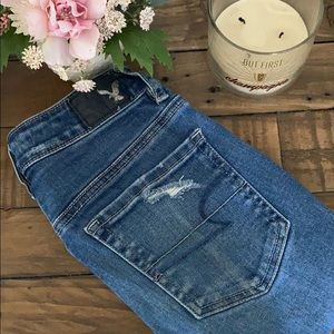 AMERICAN EAGLE-  DISTRESSED HI RISE JEGGING